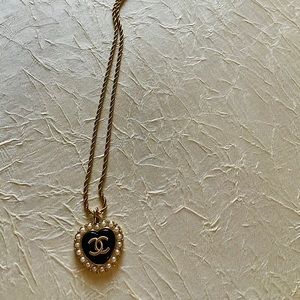 🤩Gorgeous repurposed Chanel necklace.🤩